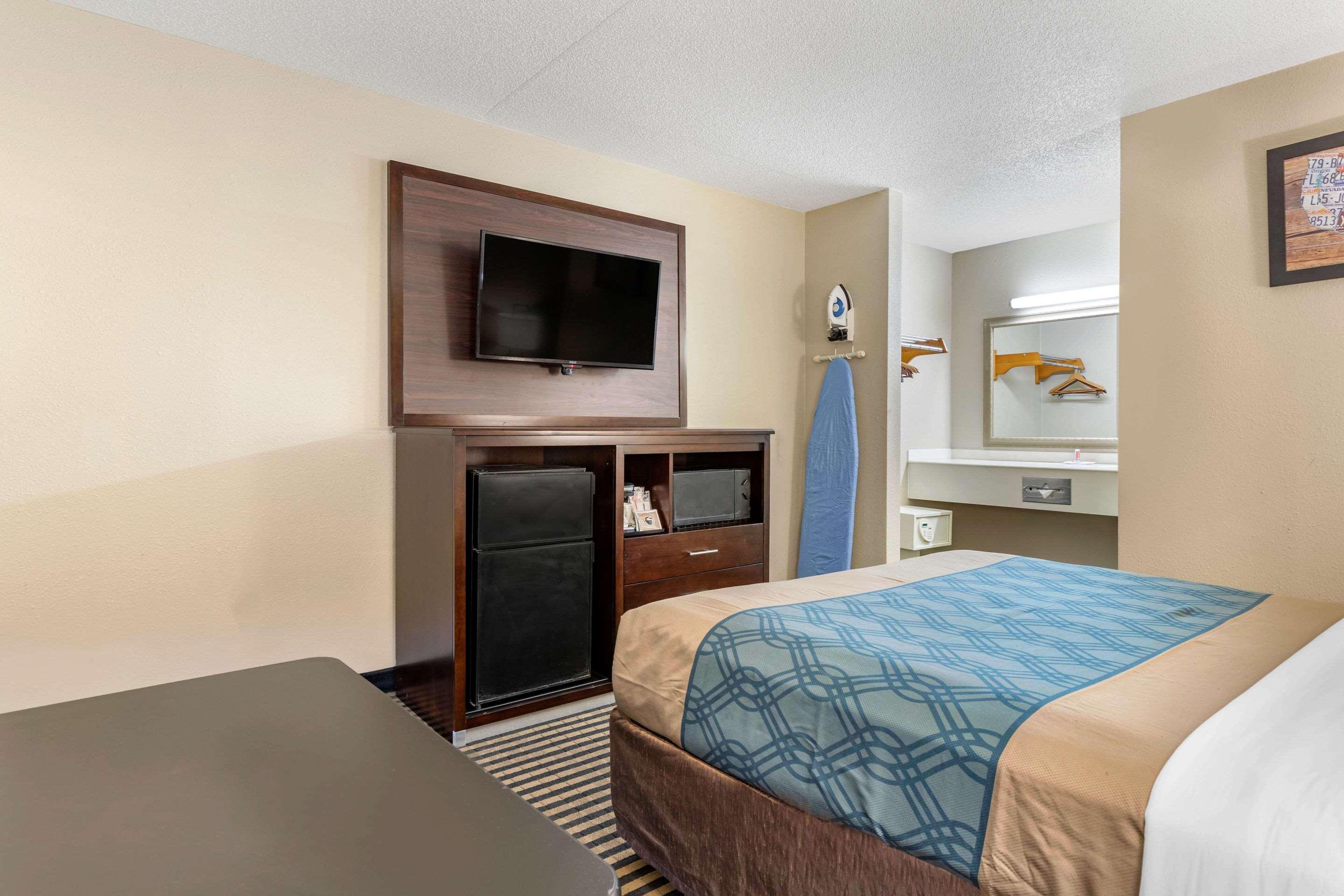 Econo Lodge Florence Bagian luar foto