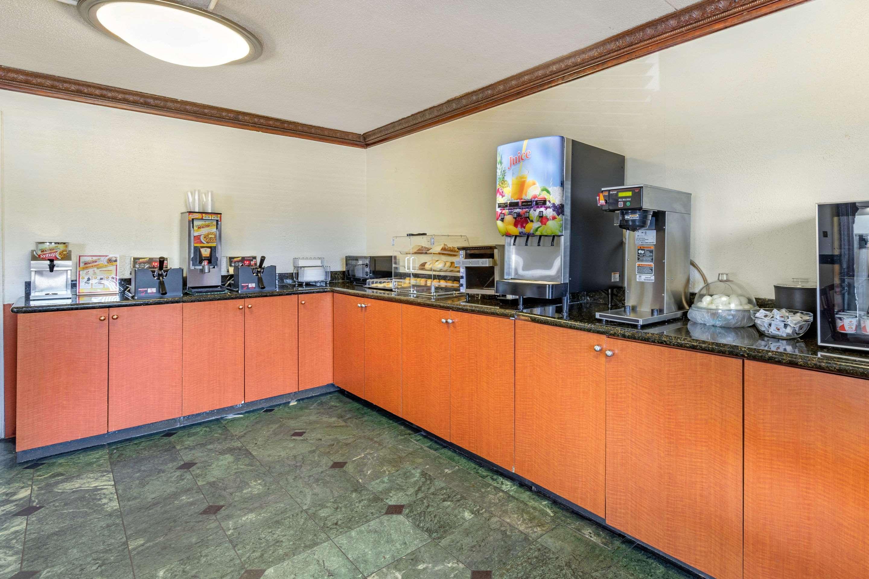 Econo Lodge Florence Bagian luar foto