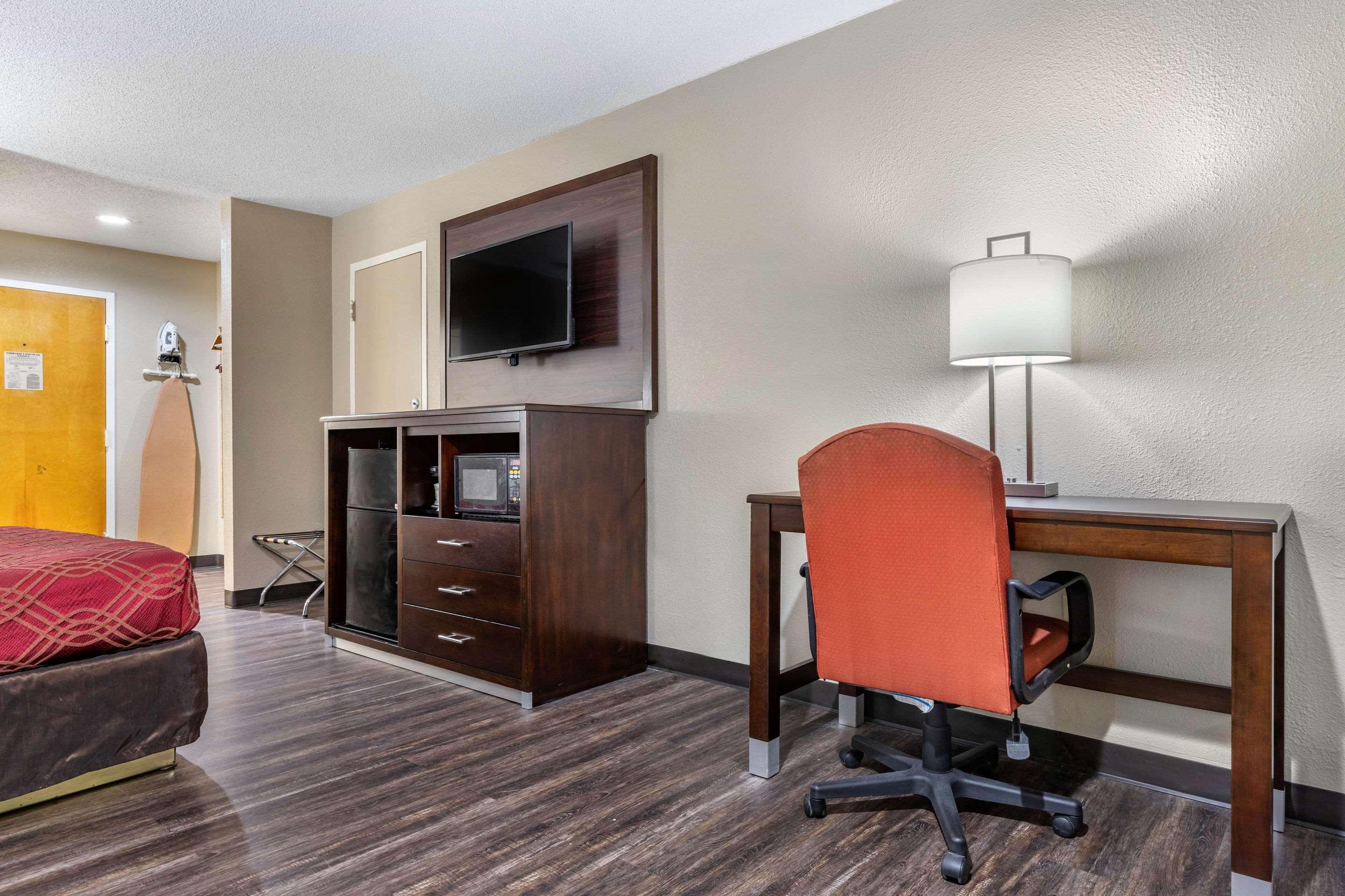 Econo Lodge Florence Bagian luar foto