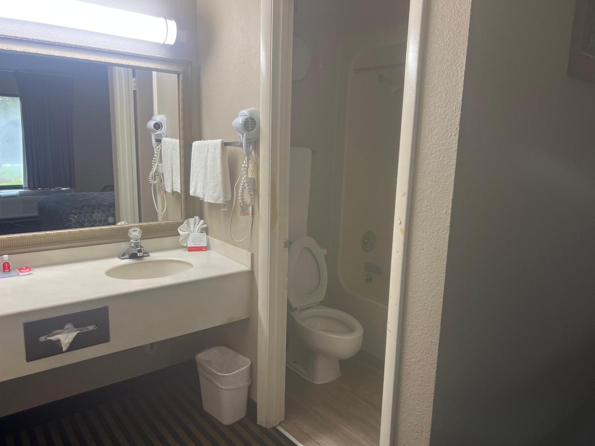 Econo Lodge Florence Bagian luar foto