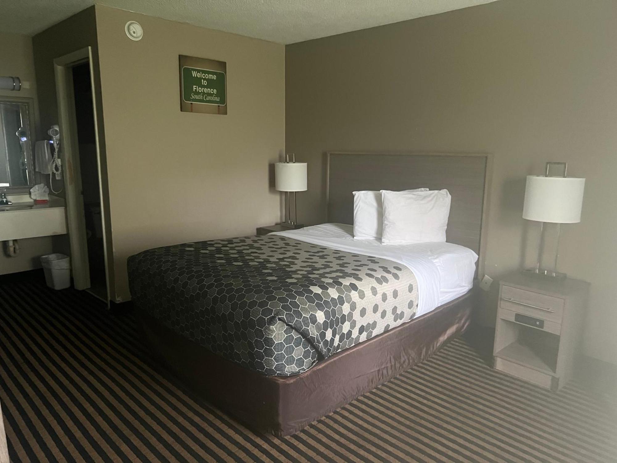 Econo Lodge Florence Bagian luar foto